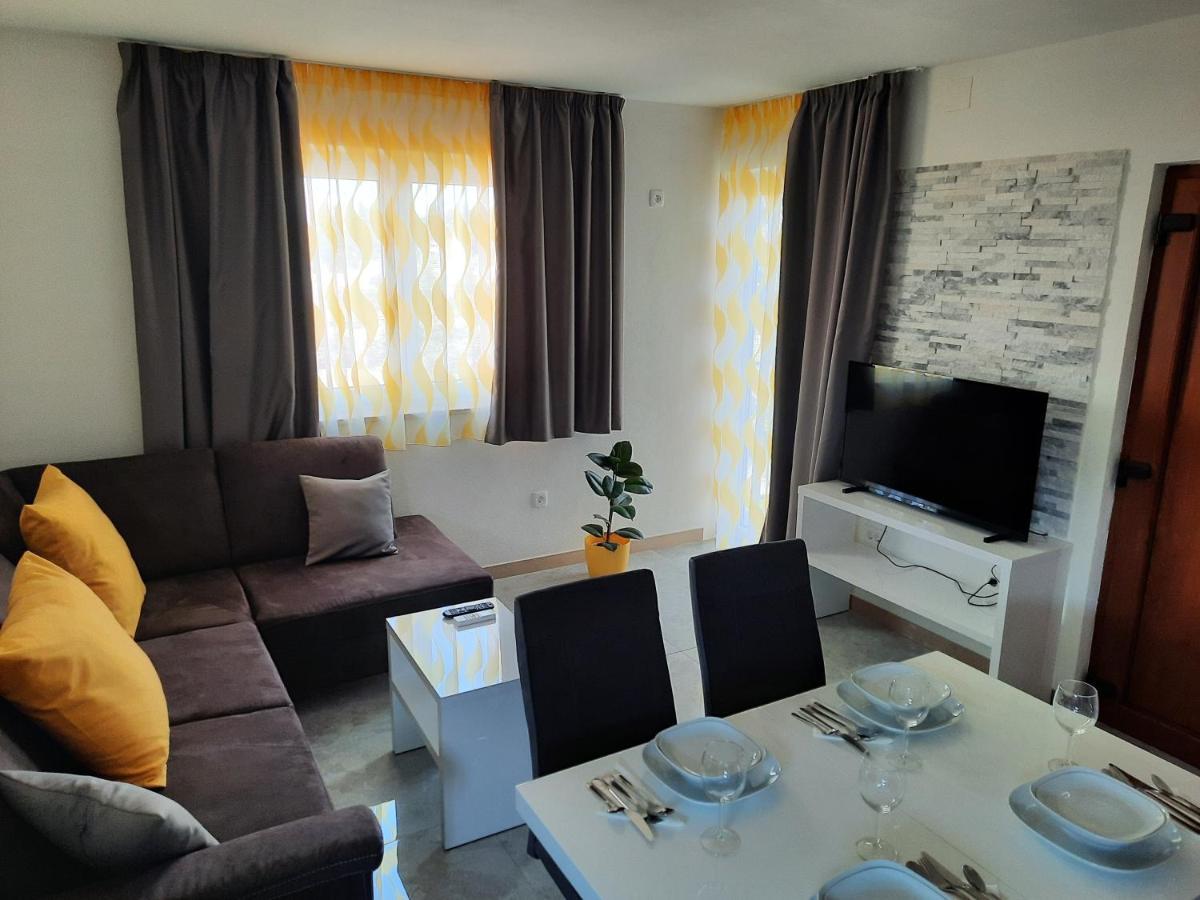 Apartmani Scripea Škrip المظهر الخارجي الصورة