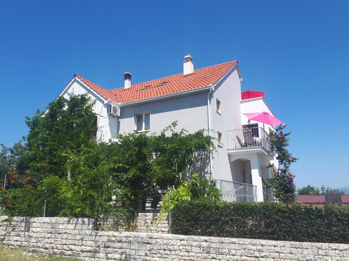 Apartmani Scripea Škrip المظهر الخارجي الصورة